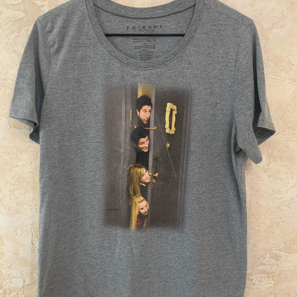 FRIENDS tshirt size large Monica and chandler dating episode with friends logo